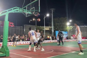 村ba惊现NBA级别隔扣！笑死！大老黑把我们国粹学走